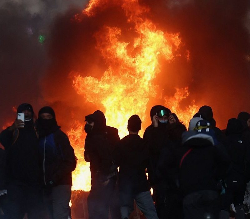 França contabiliza prejuízos após um dos piores dias de protestos