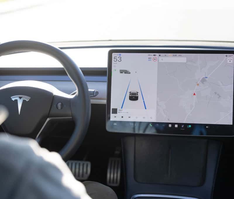 Tesla altera nome de sistema de direção na Europa após pressão