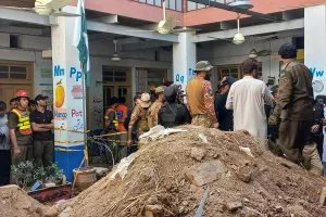 Desabamento de teto em escola no Paquistão deixa 35 mortos
