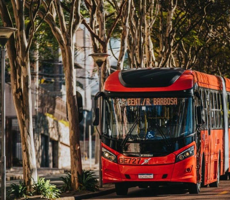 Transporte público em Curitiba é essencial para serviços vitais