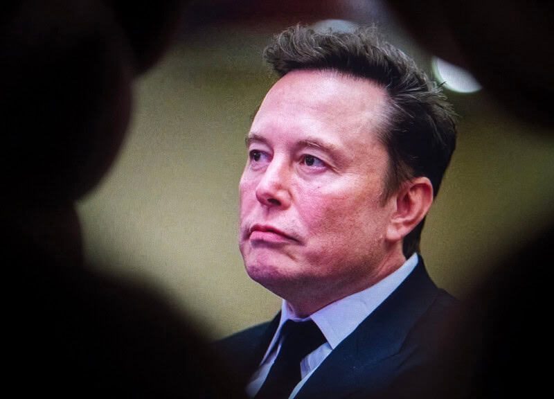 Trump cobra Musk para reativar internet militar na Ucrânia