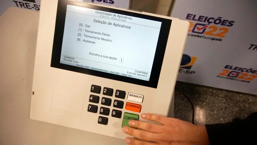 TSE confirma paralisação de apuração, após decisão de Zanin de prorrogar votação