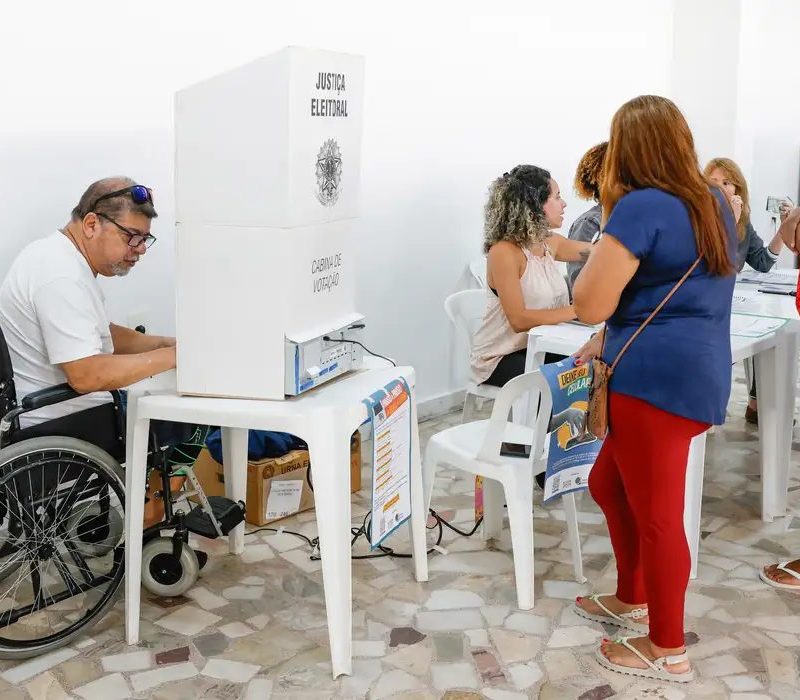 TSE corrige dado e diz que número de trocas de seções é real