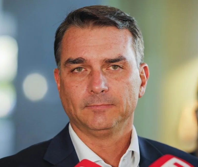 TSE suspende site de criptomoedas ligado a apoio a Flávio Bolsonaro