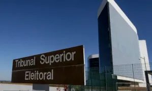 TSE pausa totalização dos votos após Zanin prorrogar votação até as 19h