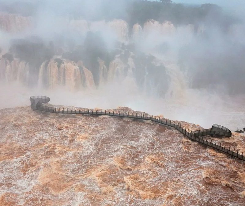 Cataratas do Iguaçu registram vazão recorde após temporais no Paraná