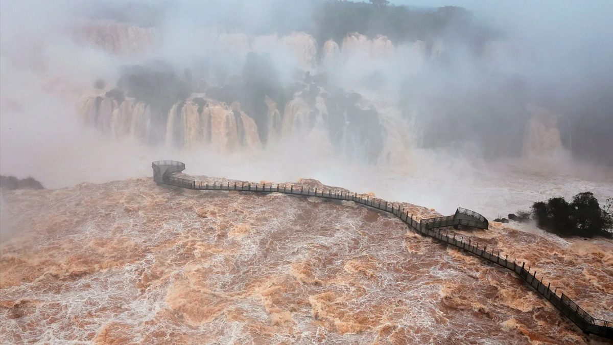 Vazão das Cataratas do Iguaçu supera 15 milhões de litros por segundo