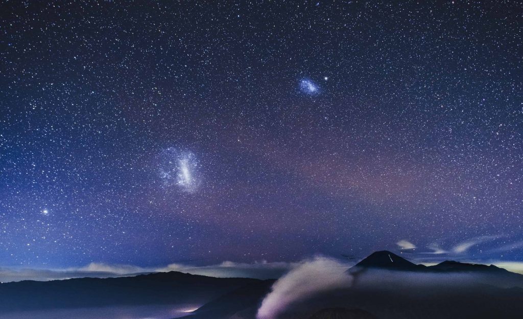 Veja uma galáxia satélite da Via Láctea brilhando no céu; saiba como