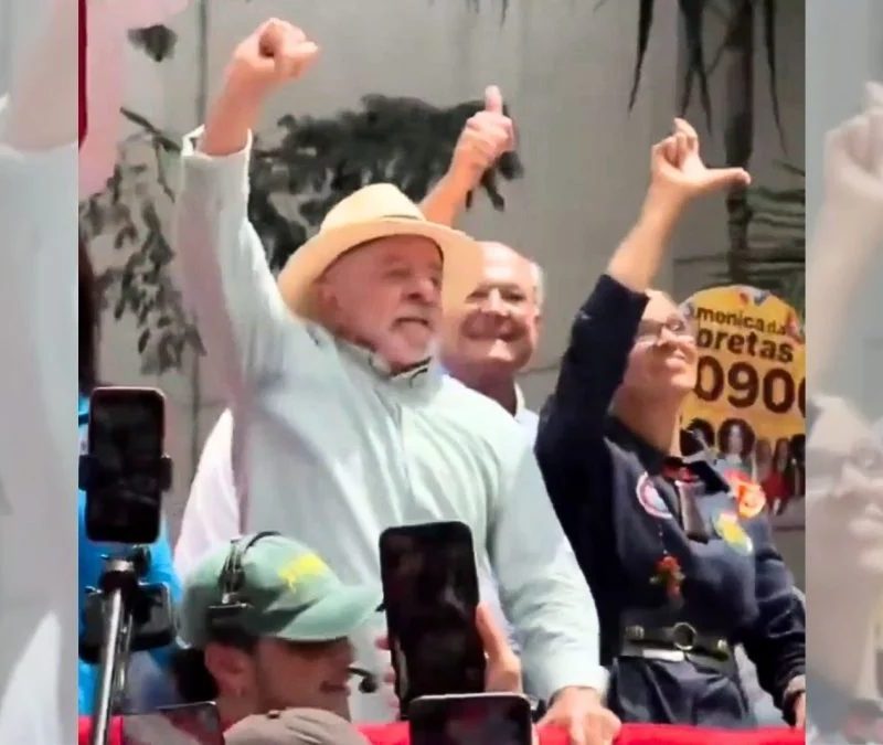 Lula vira meme ao pular em caminhada eleitoral na rua Augusta