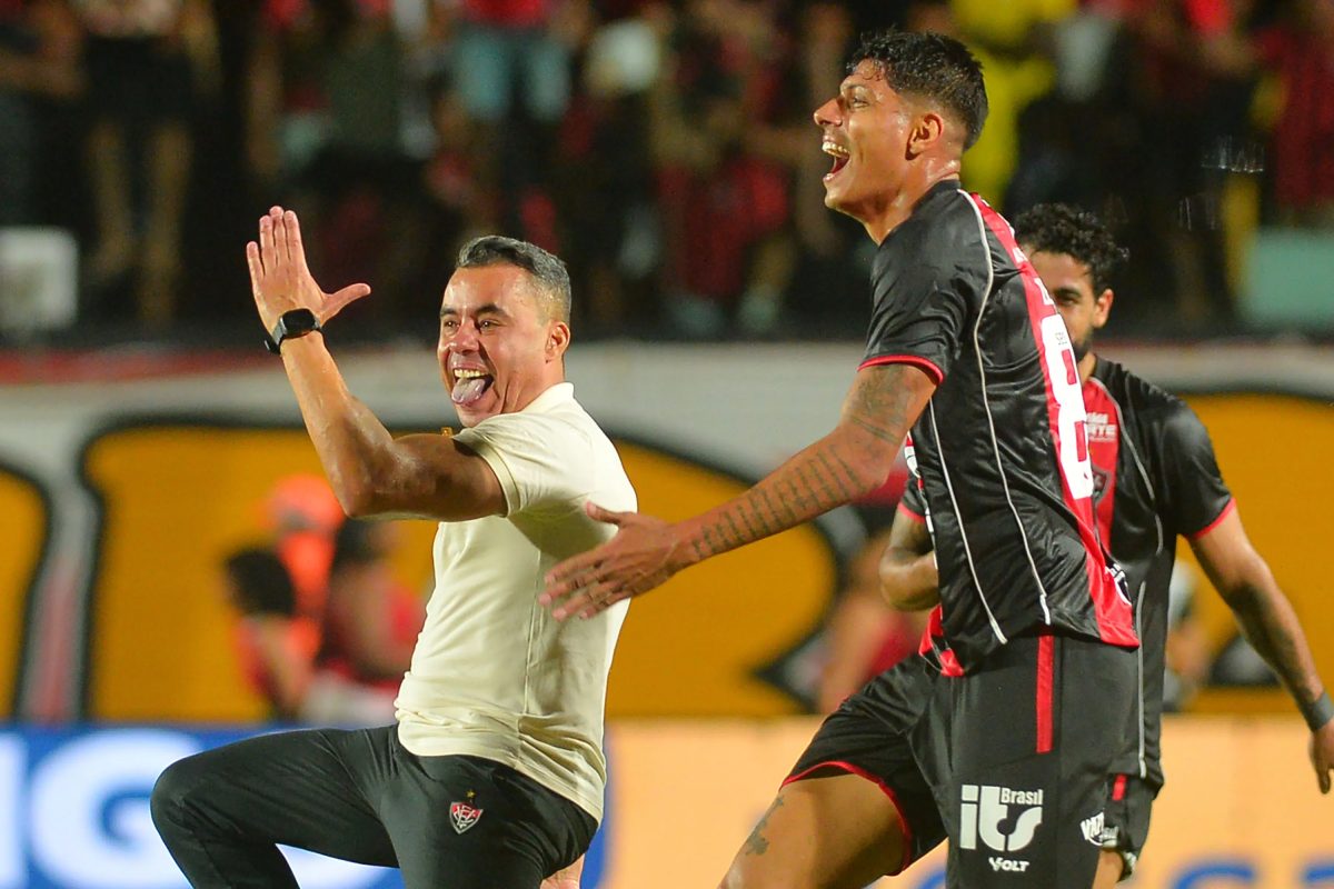Vitória reencontra o Athletico-PR dois meses depois de virada épica