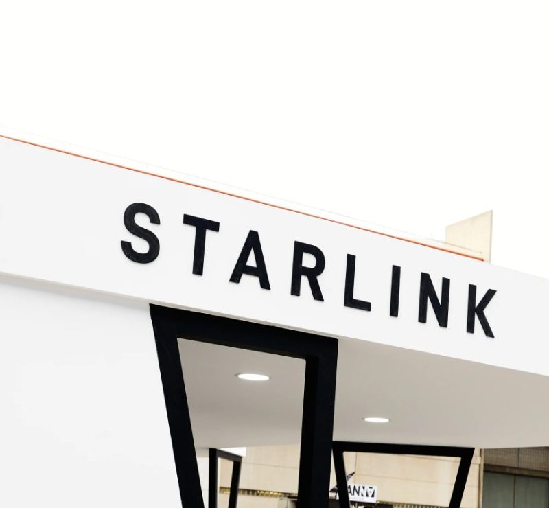 Vivo e Starlink lançam conexão de celular via satélite no Brasil