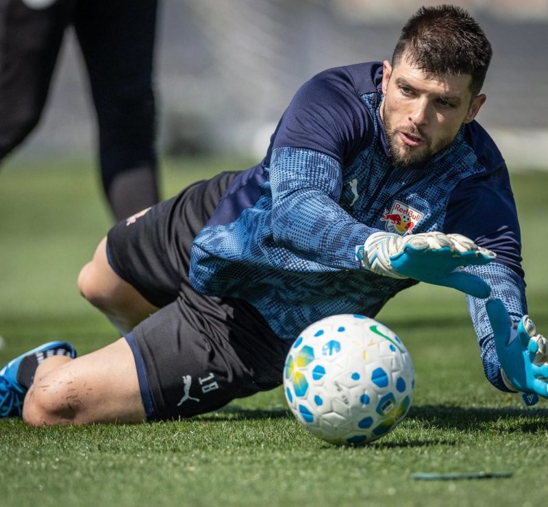 Tiago volpi freia negociações de renovação no bragantino e mira libertadores