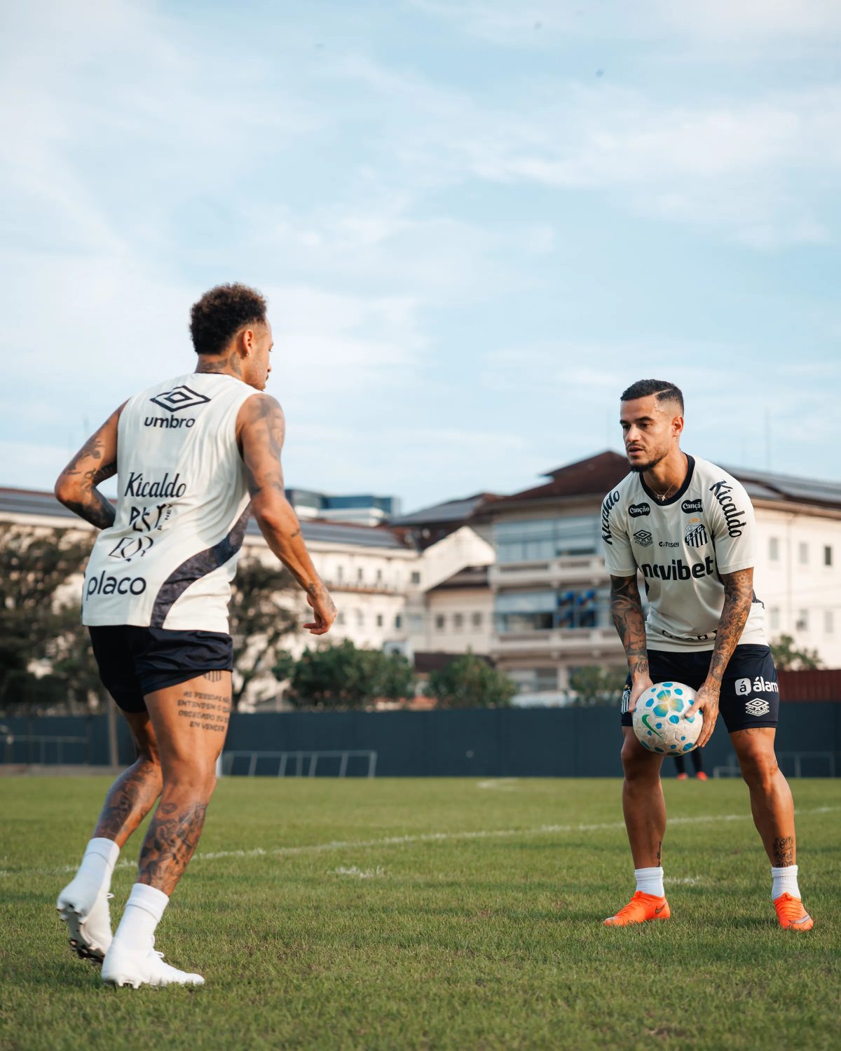 "Voltar a sorrir como Neymar sorriu": os planos do Santos para Philippe Coutinho